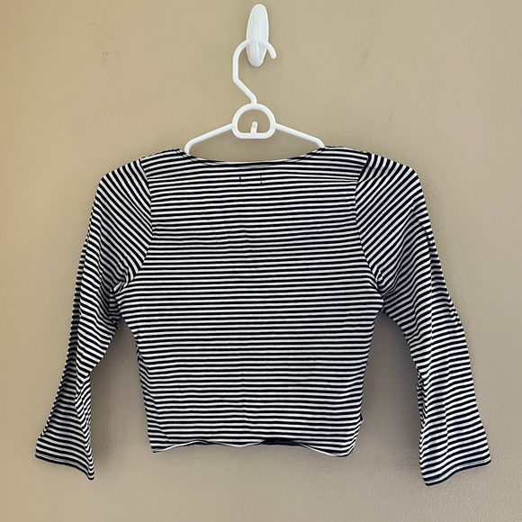 🔳HOLLISTER: Women’s size M, black & white striped cut-out crop top, 1/2 sleeve. - Picture 11 of 11